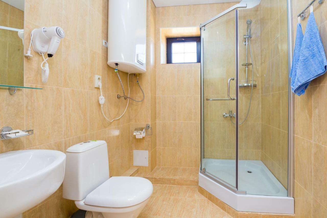 Bmg Hotel Sukhumi Esterno foto